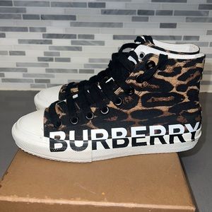 Women’s burberry chuck worn twice